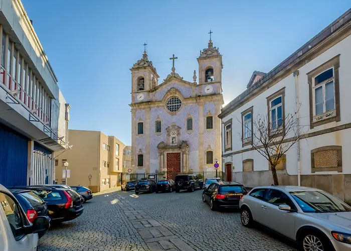 アパート The Riverside House