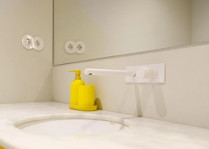 The Riverside House アパート