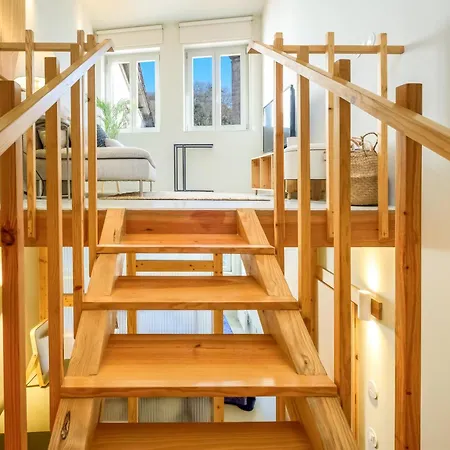 The Riverside House Apartment *